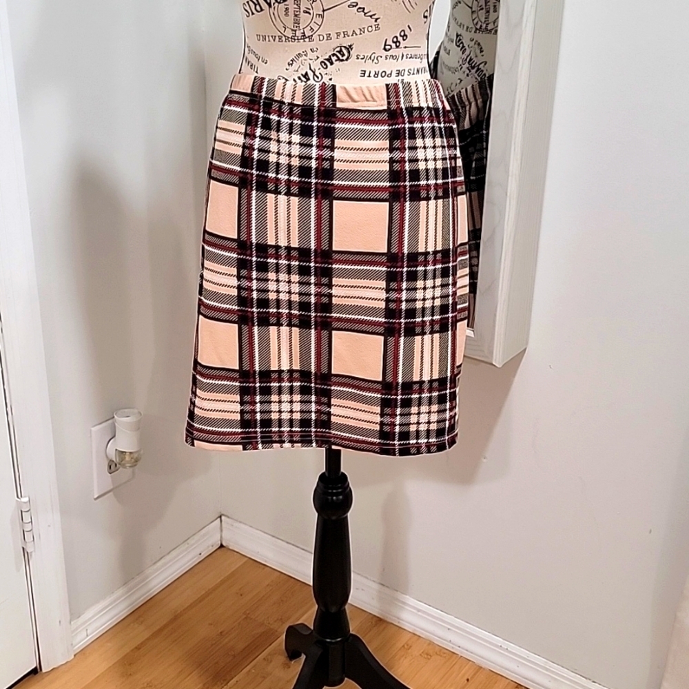 SHEIN CURVE Plaided Skirt 1X Large. O10